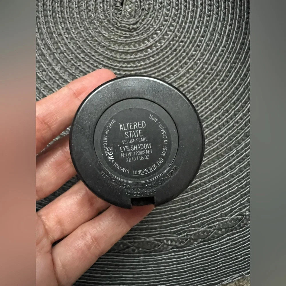 MAC Cosmetics mac veluxe